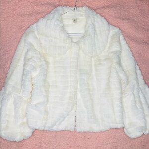 🔥Super Cute Faux Fur Crop Jacket!🔥